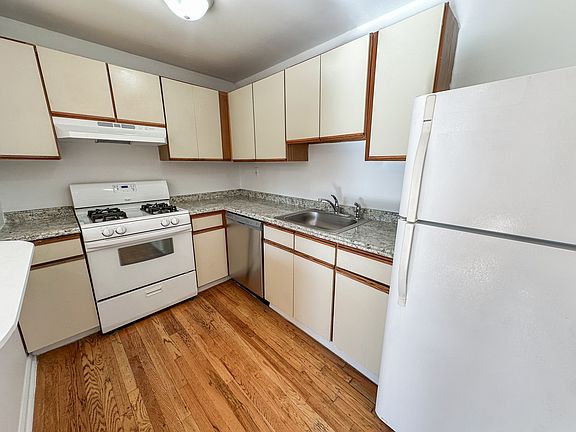 4th image of 616 Washington St #1