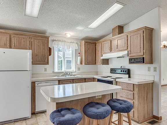 5th image of 5101 NE 121st Ave Unit 107