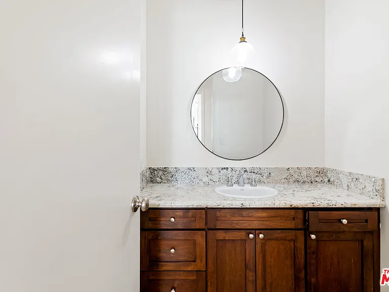 430 N Maple Dr #203 — Photo 13