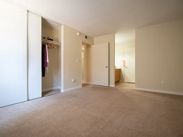 Gold Coast Apartments — Photo 63