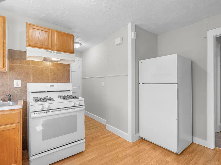 79 Hazel St #3 — Photo 9