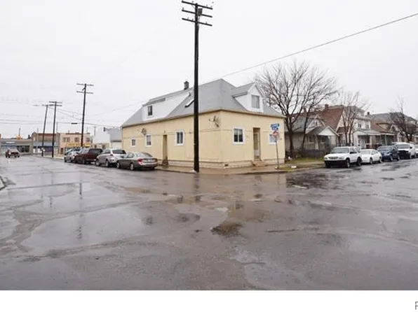 11603 Mitchell St, Hamtramck, MI 48212