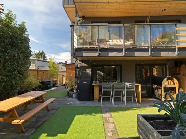 2336 Wall St #214, Vancouver, BC V5L 1B7