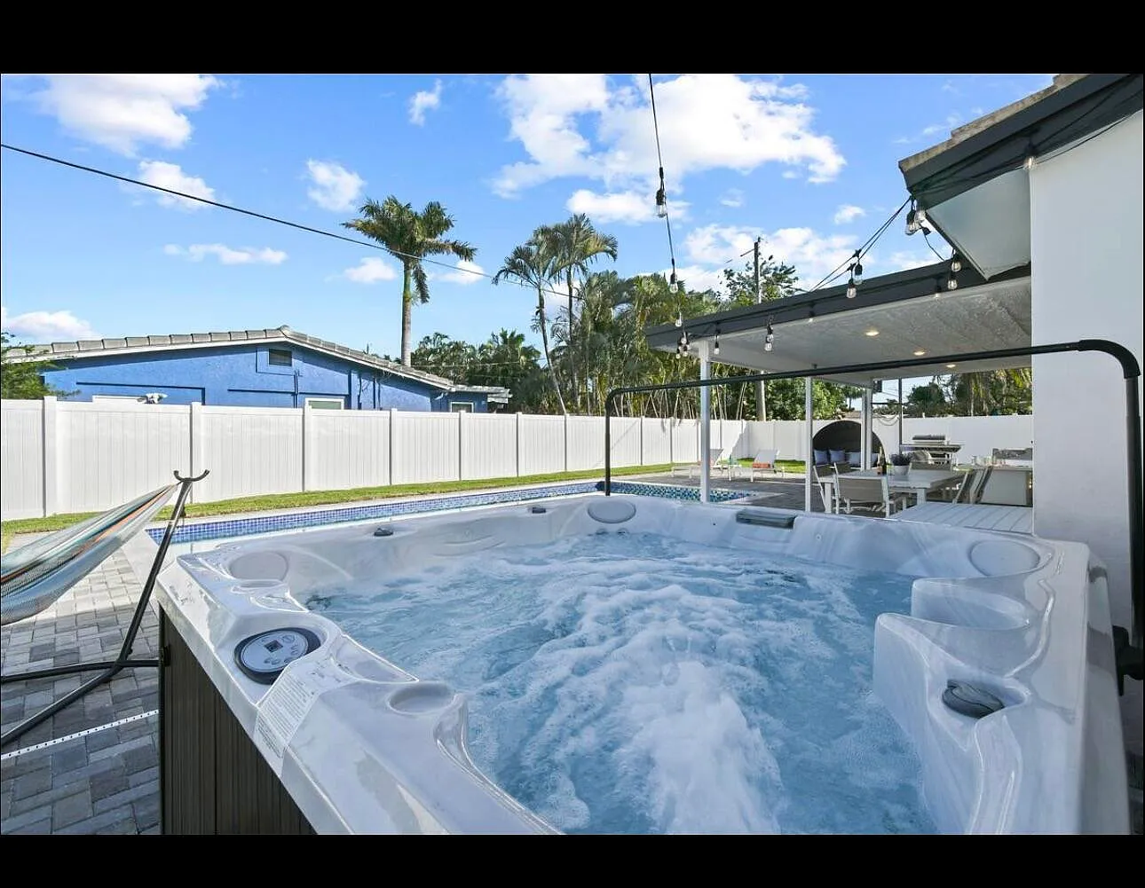 3 bed, 2.0 bath, 1298 sqft, $5,900 — Photo 4