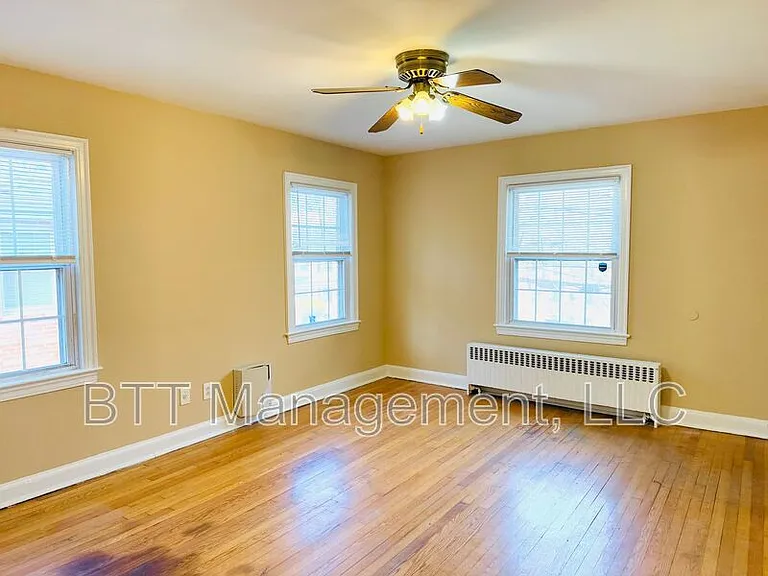 8408 Greenwood Ave #3 — Photo 1