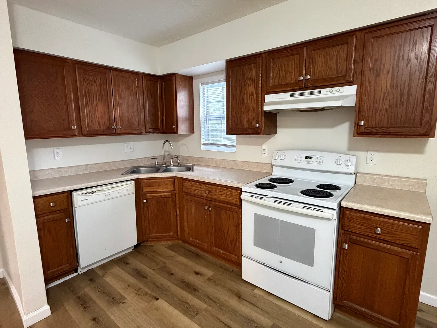 3 bed, 912 sqft, $1,100 — Photo 4