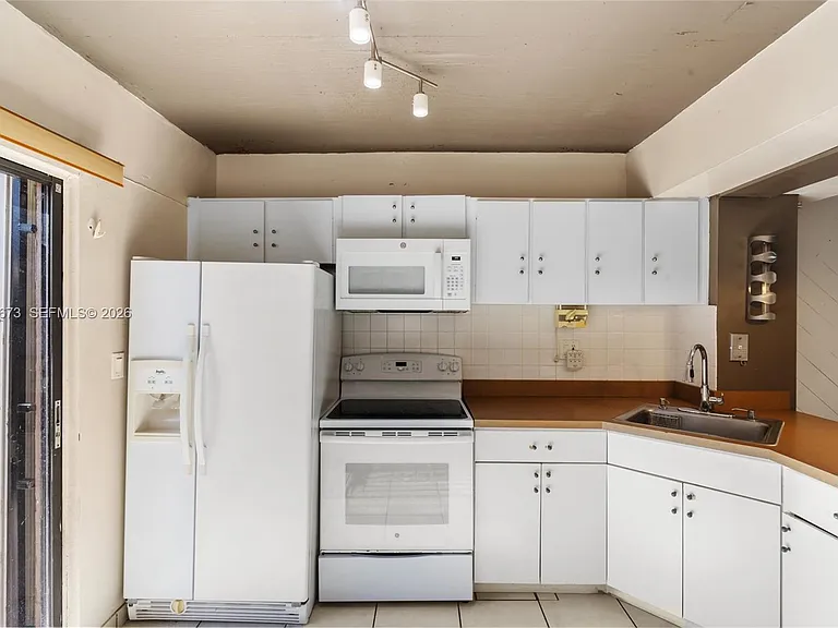 1911 SW 107th Ave #1009 — Photo 21