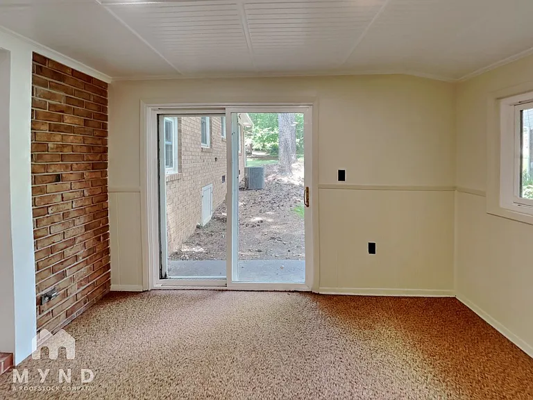 1645 Brantford Dr — Photo 16