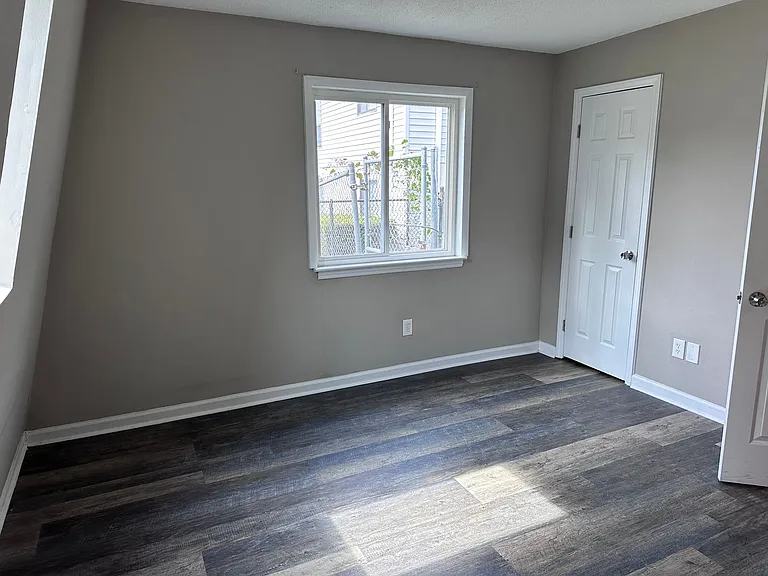 704 McMakin St — Photo 5