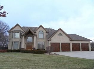 3404 Greenwood Ln, Saint Charles, IL 60175