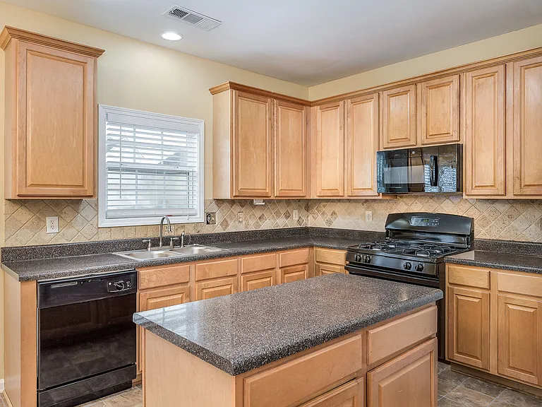 2318 Shady Maple Trl — Photo 9
