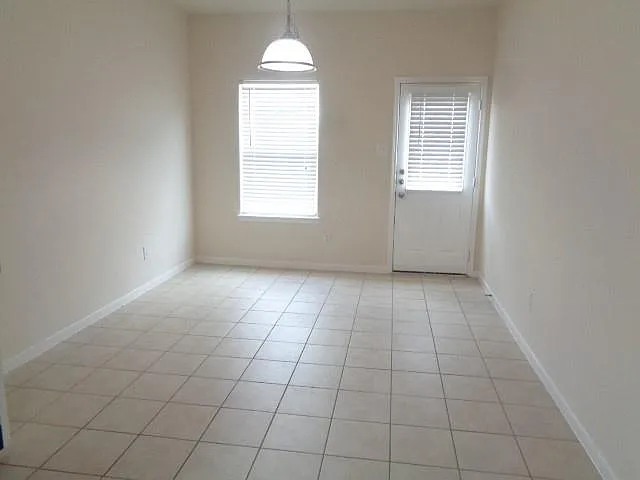 3 bed, 2.0 bath, 1792 sqft, $1,925 — Photo 3