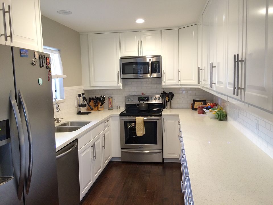 1st image of 817 E Ave