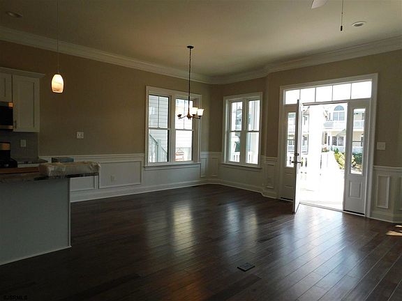 2nd image of 807 2nd St #1
