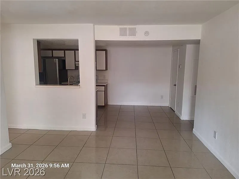 2 bed, 876 sqft, $1,295 — Photo 2