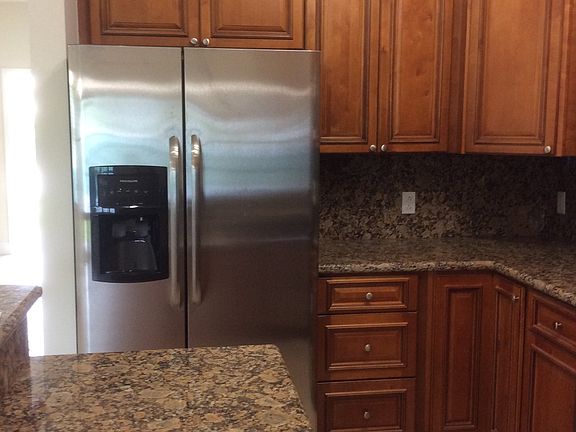 ELEGANT STAINLESS STEEL APPLIANCES