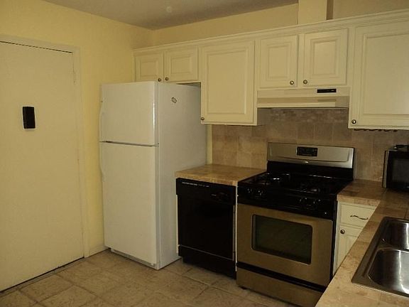 2nd image of 8058 Broadway St #144