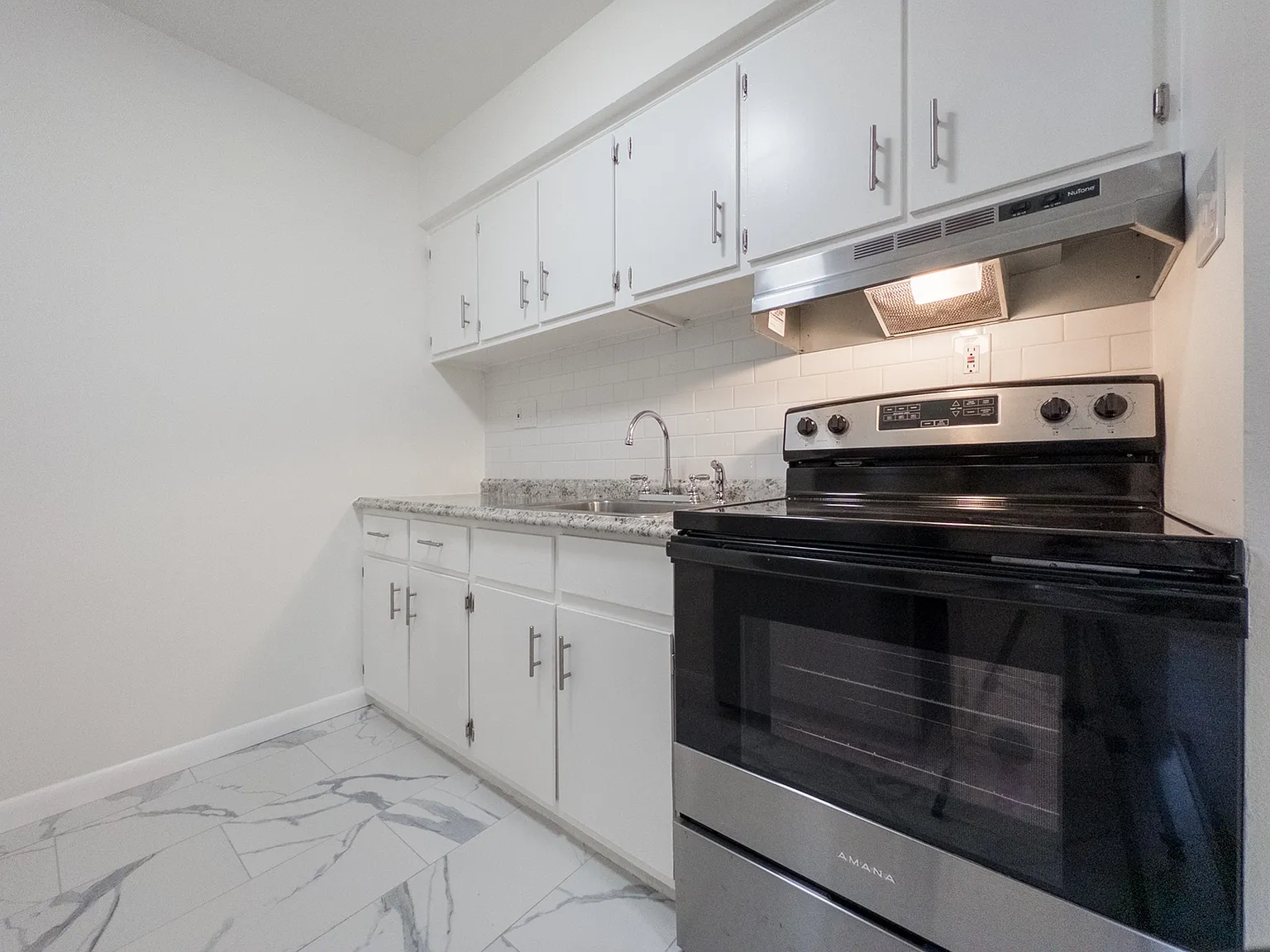Woodland Manor Apartments — Photo 1