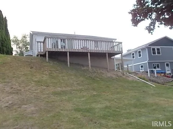 4660 S 930 E, Wolcottville, IN 46795