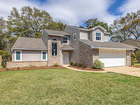 2nd image of 211 Bayberry Dr