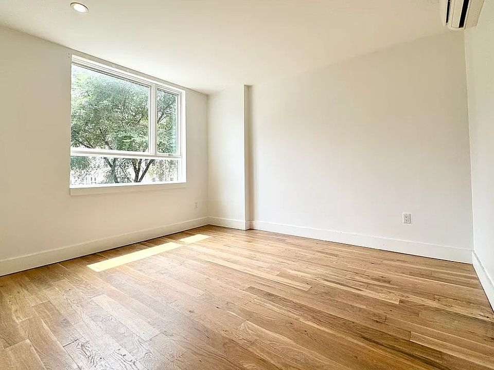 1st image of 10 Lexington Ave #2HH