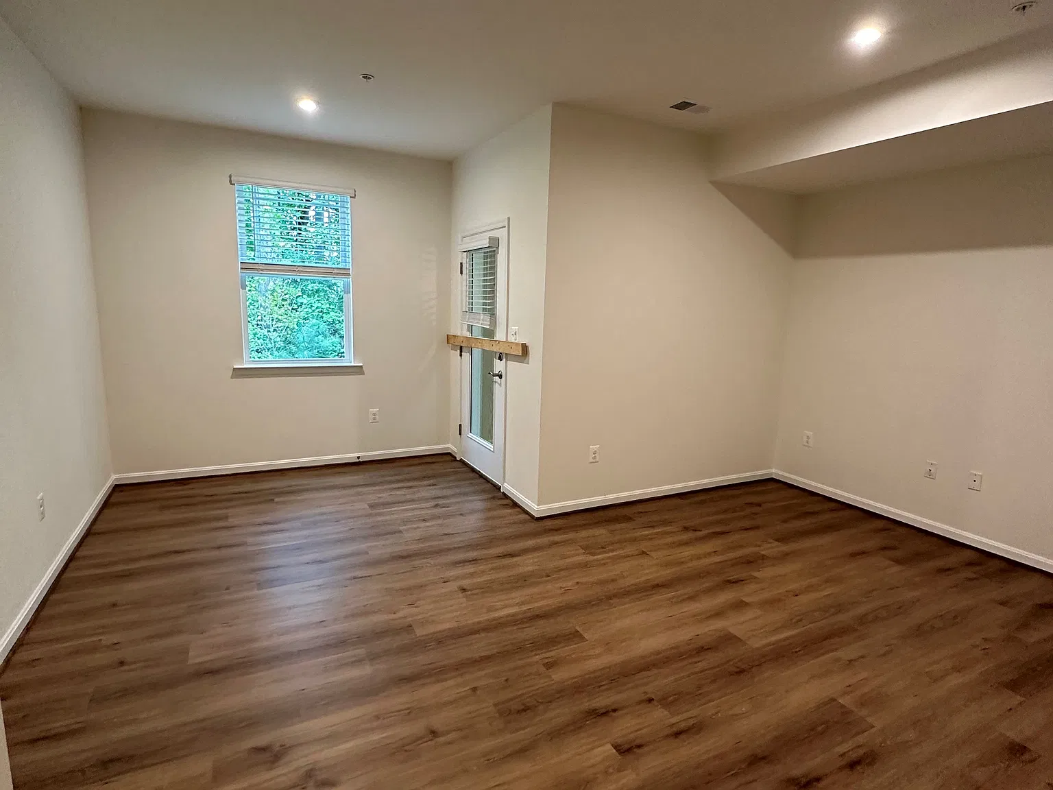3 bed, 3.5 bath, 2274 sqft, $3,400 — Photo 2