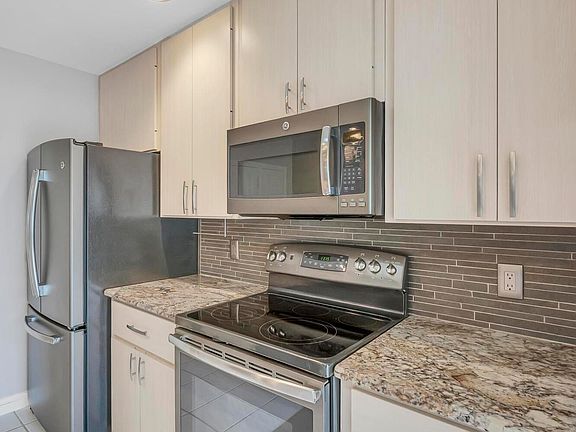 5th image of 1238 NW Sun Terrace Circle #C