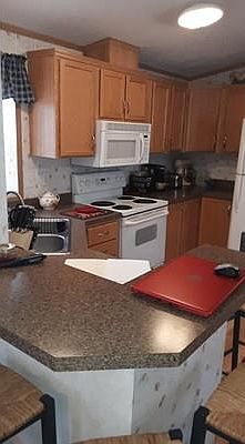 2nd image of 286 Newbury St #96