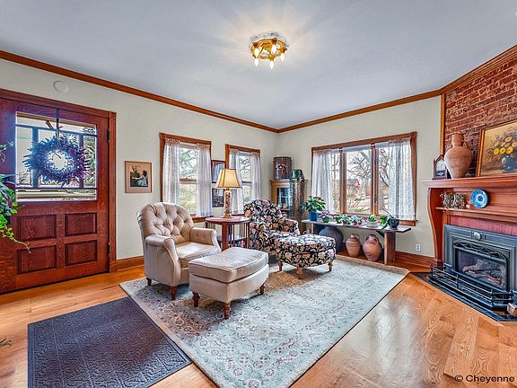 5th image of 802 E 18th St