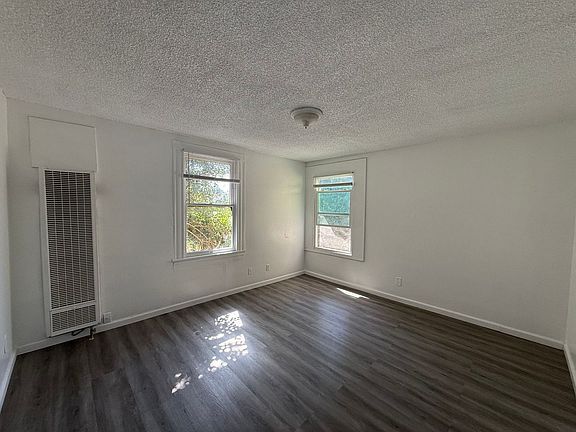 5th image of 327 E Acacia St