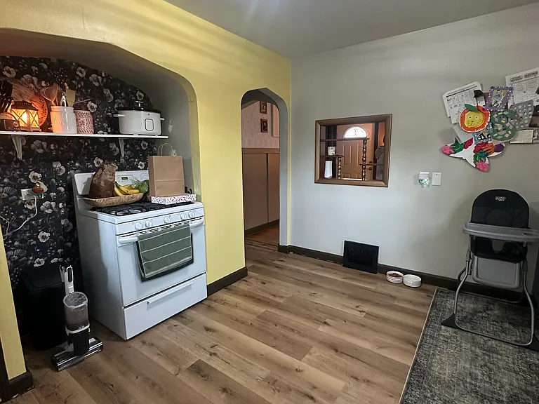 918 N 8th Ave — Photo 5