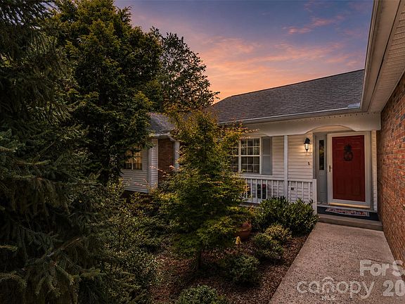 3rd image of 20 Mallard Ct