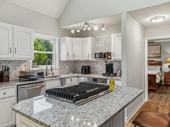 (undisclosed Address), Rocky Top, TN 37769