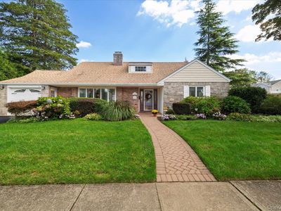 15 Baylis Rd Baylis Road, Rockville Centre, NY, 11570
