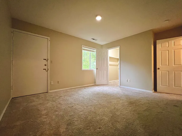 Remodeled 3BR in Mountain Park | Primary Suite + Deck | Lake Oswego — Photo 18
