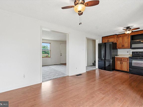 3rd image of 10405 Gordon Rd