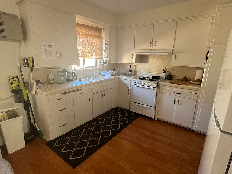 13931 Bessemer St — Photo 4