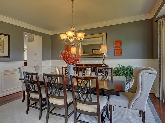 Welcoming dining room