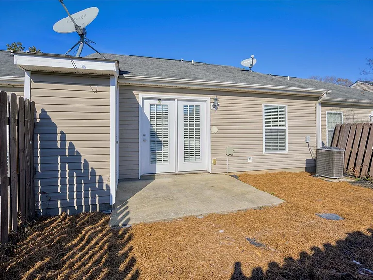 1216 Longpoint Dr — Photo 17