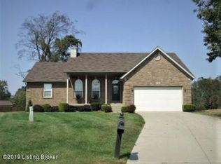 8002 Green Park Ct, Louisville, KY 40258