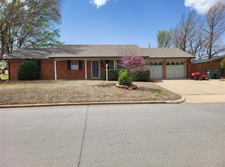 324 S 23rd St, Clinton, OK 73601