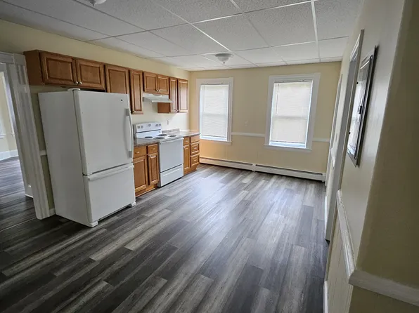 8 Robinson St, Webster, MA