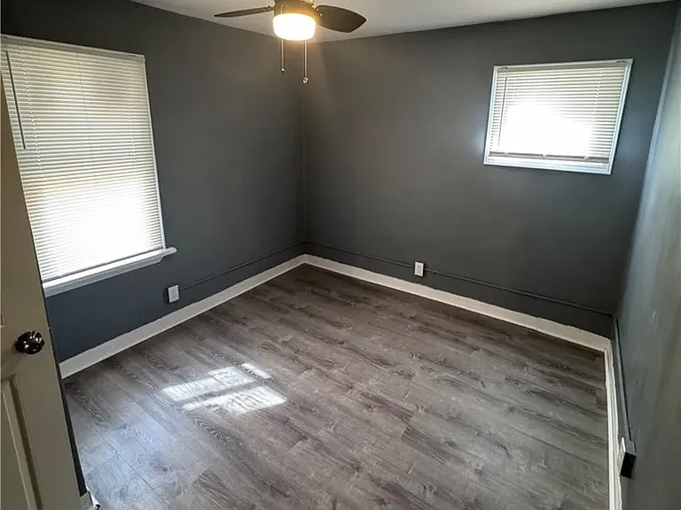 1563 Maplegrove Rd — Photo 11