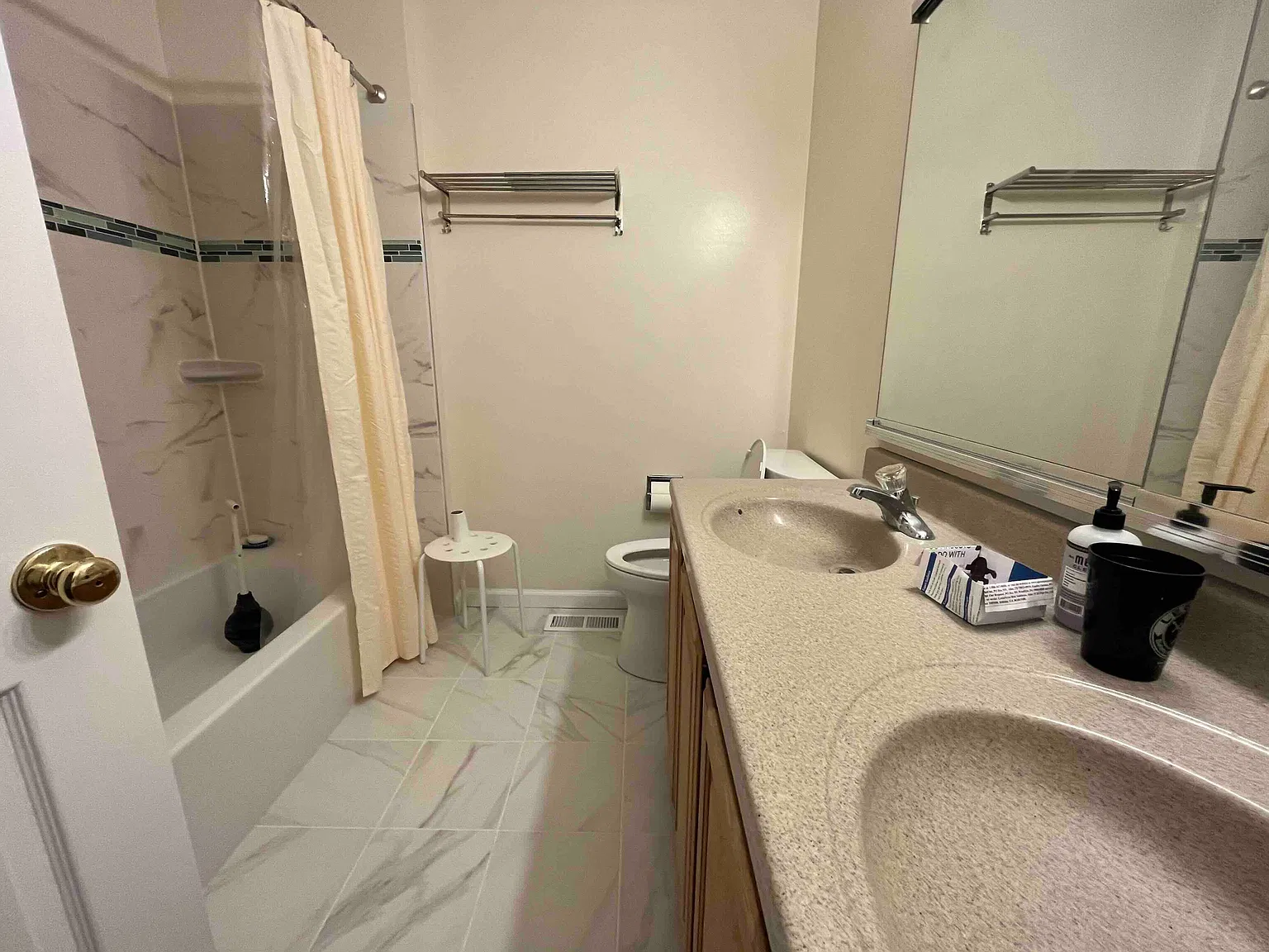 4 bed, 3200 sqft, $4,900 — Photo 3
