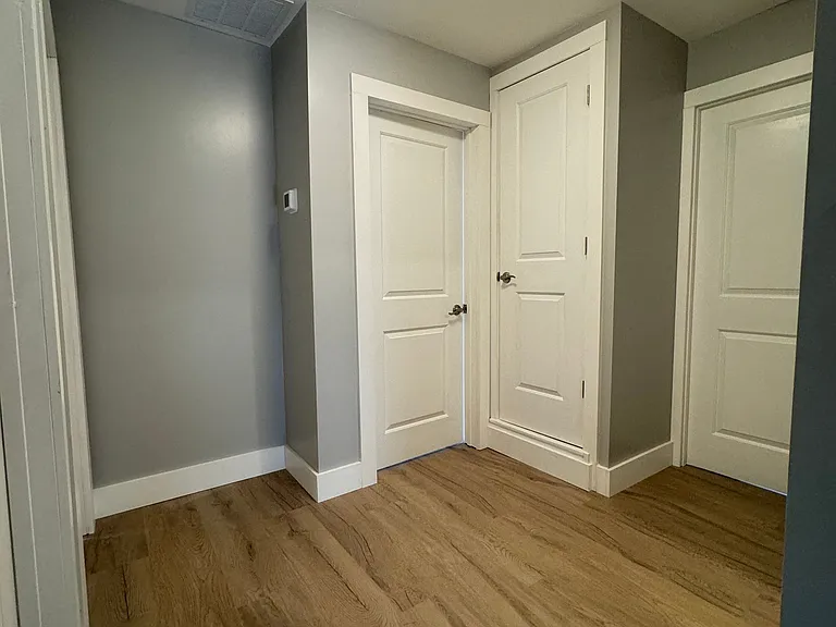 2515 Olyphant Ave — Photo 4