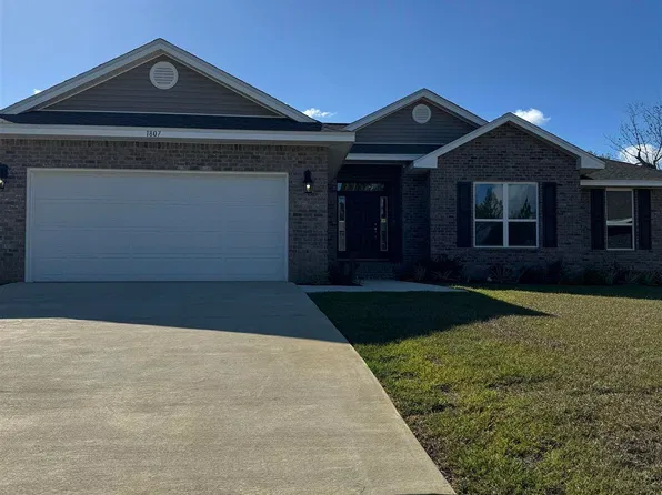 1807 Sunset Maple Rd #26B, Cantonment, FL 32533
