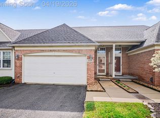 5519 Elmhurst Dr, Trenton, MI 48183
