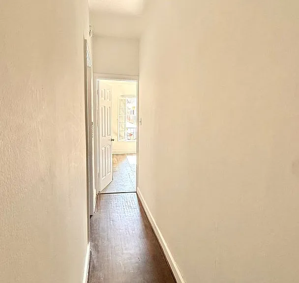 543 N Sycamore Ave — Photo 3