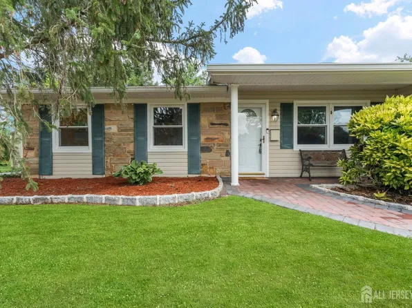 41 Grand Blvd, Monroe Township, NJ 08831