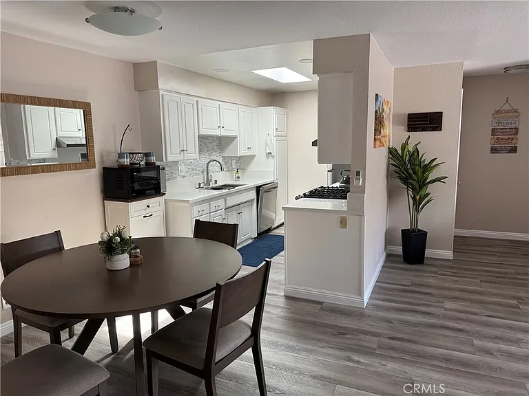 11138 Aqua Vista St — Photo 8